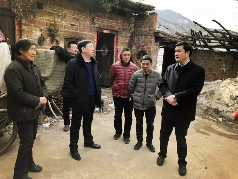 民建“組團(tuán)”慰問，企業(yè)送溫暖到家